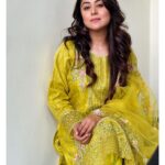 Falaq Naaz Instagram - Salam✨ . . . Outfit-: @muskan_collection05 . . . #falaqnaaz #ootd #pakistanisuits #eidspecial #photoshoot #photography #picoftheday #fashion