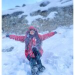 Falaq Naaz Instagram - Haan Haan main Happy hun 😍❄️ . . . #winteroutfit #snow #sonamarg #kashmir #happyme #falaqnaaz #favorite #place #winterseason Sonamarg, Jammu And Kashmir, India