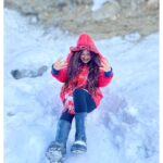 Falaq Naaz Instagram – Haan Haan main Happy hun 😍❄️
.
.
.
#winteroutfit #snow #sonamarg #kashmir #happyme #falaqnaaz #favorite #place #winterseason Sonamarg, Jammu And Kashmir, India