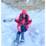 Falaq Naaz Instagram - Haan Haan main Happy hun 😍❄️ . . . #winteroutfit #snow #sonamarg #kashmir #happyme #falaqnaaz #favorite #place #winterseason Sonamarg, Jammu And Kashmir, India