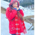 Falaq Naaz Instagram - Haan Haan main Happy hun 😍❄️ . . . #winteroutfit #snow #sonamarg #kashmir #happyme #falaqnaaz #favorite #place #winterseason Sonamarg, Jammu And Kashmir, India