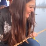 Falaq Naaz Instagram - aur ye hamari Shanno shikare wali @falaqnaazz . . . #trendingreels #foryou #falaqnaaz #shikara #kashmir #comedy #pardesiyonsenaakhiyanmilaana #viral #reels #explore