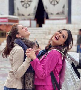 Falaq Naaz Instagram - Aap hamesha yunhi muskurate raho bas..🧿 Happy Birthday to my favourite person❤️ @falaqnaazz I Love You Aapi ♾️