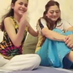 Falaq Naaz Instagram - 😂😂😂😂 . . . #comedy #comedyvideos #madeehanaazz18 #falaqnaaz #english #fun #funnyvideos #viral #memes #explorepage #foryou #kapilsharmashow