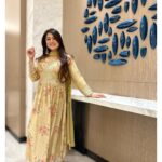 Falaq Naaz Instagram - 💫💫💫 . . wearing-: @charmisdesign Location-: @fairfieldbymarriottmumbai . . . #fitreiftar #ramadanspecial #falaqnaazz #ootd #anarkali #suit #golden #styling Fairfield by Marriott, Mumbai International Airport
