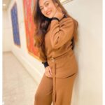 Falaq Naaz Instagram - Here I Glow ✨🍁💫❄️ . . . Outfit-: @trenbee_ . . . #winter #december #birthdaymonth #falaqnaaz #outfits #wintercollection #trending #favorite #glowup Gulmarg