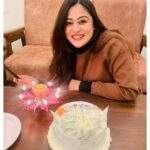 Falaq Naaz Instagram - 02-12-2022 Birthday ❤️❄️🍁✨ Thank you meri pyaari amma for this beautiful birthday trip I love you @kehekshan18 Thank you everyone for all the amazing wishes and love 💕 Day went well alhumdullilah ❤️✨💕❄️🍁💫 missing you @sheezan9 @_tunisha.sharma_ #beyondhappy #blessed #happiness Gulmarg