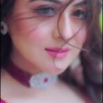 Falaq Naaz Instagram - 💖💙🖤 . . . Outfits-: @falsheb Accessories-: @the_jewel_gallery Mua-: @makeupartistshifa 📸-: @prithvi_singh_photography_ Edited by-: @mrzariyaa . . . #reelitfeelit #fashion #trendingreels #festivevibes #collection #outfits #explore #viralreels #falaqnaaz #foryou #accessories #fashionstyle