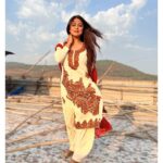 Falaq Naaz Instagram - Hawa me bikhri hai uski khushbu ✨🧚‍♀️ . . . Suit-: @nisatrends Pc-: meri shaffu @shafaqnaaz777 . . . #instapost #instacollab #outfits #picoftheday #fashion #actress #styling #blogger #influencer #actress #collaboration #trending #explore #indian #explorepage #falaqnaaz #dailypost #picoftheday #lookoftheday #dress #clothing #brand #vocalforlocal
