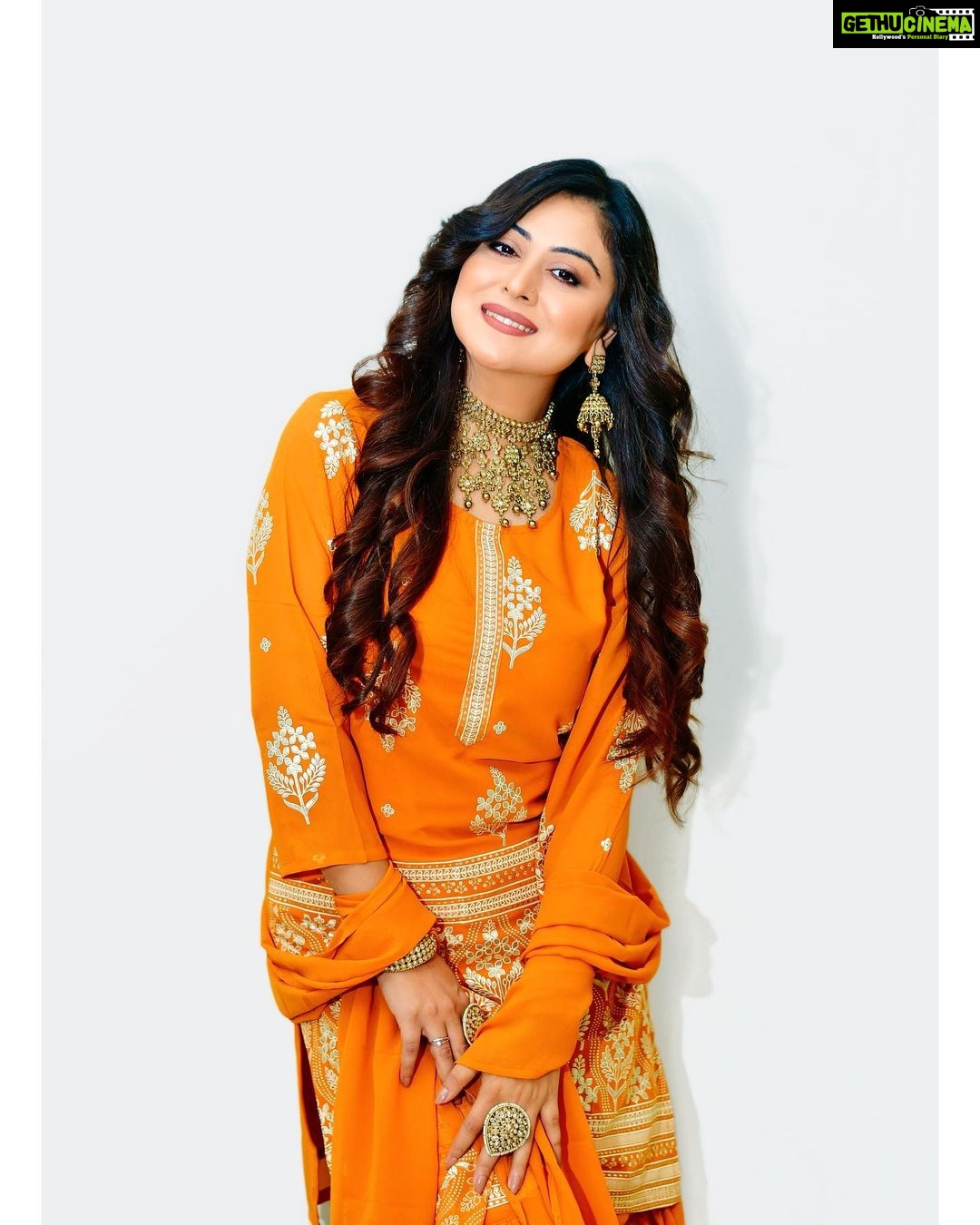 Falaq Naaz Instagram - đŤđŤ . . Outfit-: @jompers_fashion managed by-: @sugandhevents Jewellery-: @the_jewel_gallery Hair by-: @makeupstoriesbyshikha đ¸-: @ashvinpatle_ . . . #instapost #instacollab #outfits #picoftheday #fashion #actress #styling #blogger #influencer #actress #collaboration #trending #explore #indian #explorepage #falaqnaaz #dailypost #picoftheday #lookoftheday #dress #clothing #brand #vocalforlocal #festivewear #festivevibes #accessories #jewellery