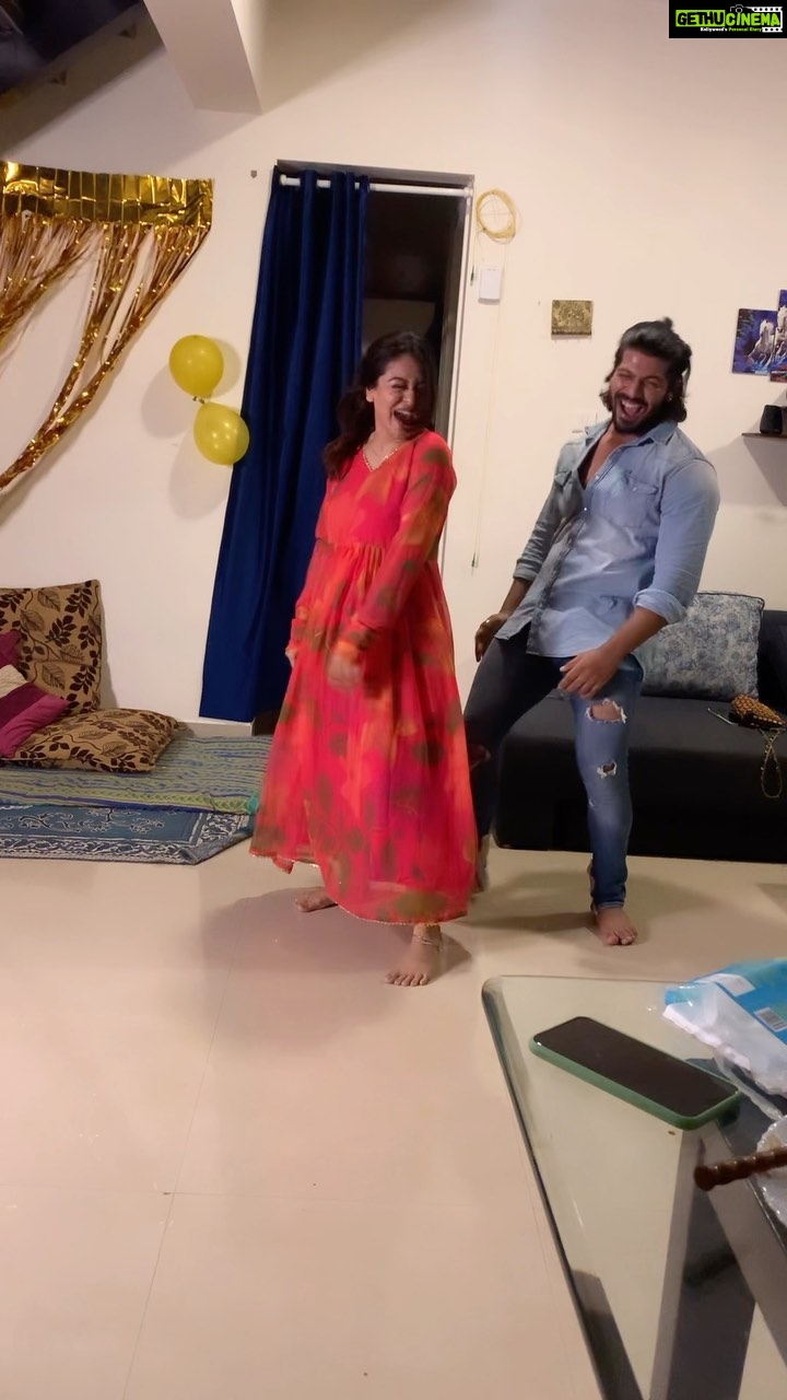 Falaq Naaz Instagram - My brother is the best Dancing partner I can ever have😍 True sibling goals @sheezan9 Watch till the end 🥰🤗😅😂 . . . #reelitfeelit #siblings #siblingsgoals #brothersisterlove #trendingreels #dance #foryou #explore #viral #reels #sheezan #falaqnaaz #bollywood #songs