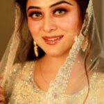 Falaq Naaz Instagram - Videography and edited by @sn_photografy_06 In frame @falaqnaazz MUA @zk_bridal_studio_and_academy Outfit @asbaabofficial #photography #dressphotography #designers #trending #viralpost #business #dailyart #makeupartist #videoediting #warm #2023 Mumbai, Maharashtra