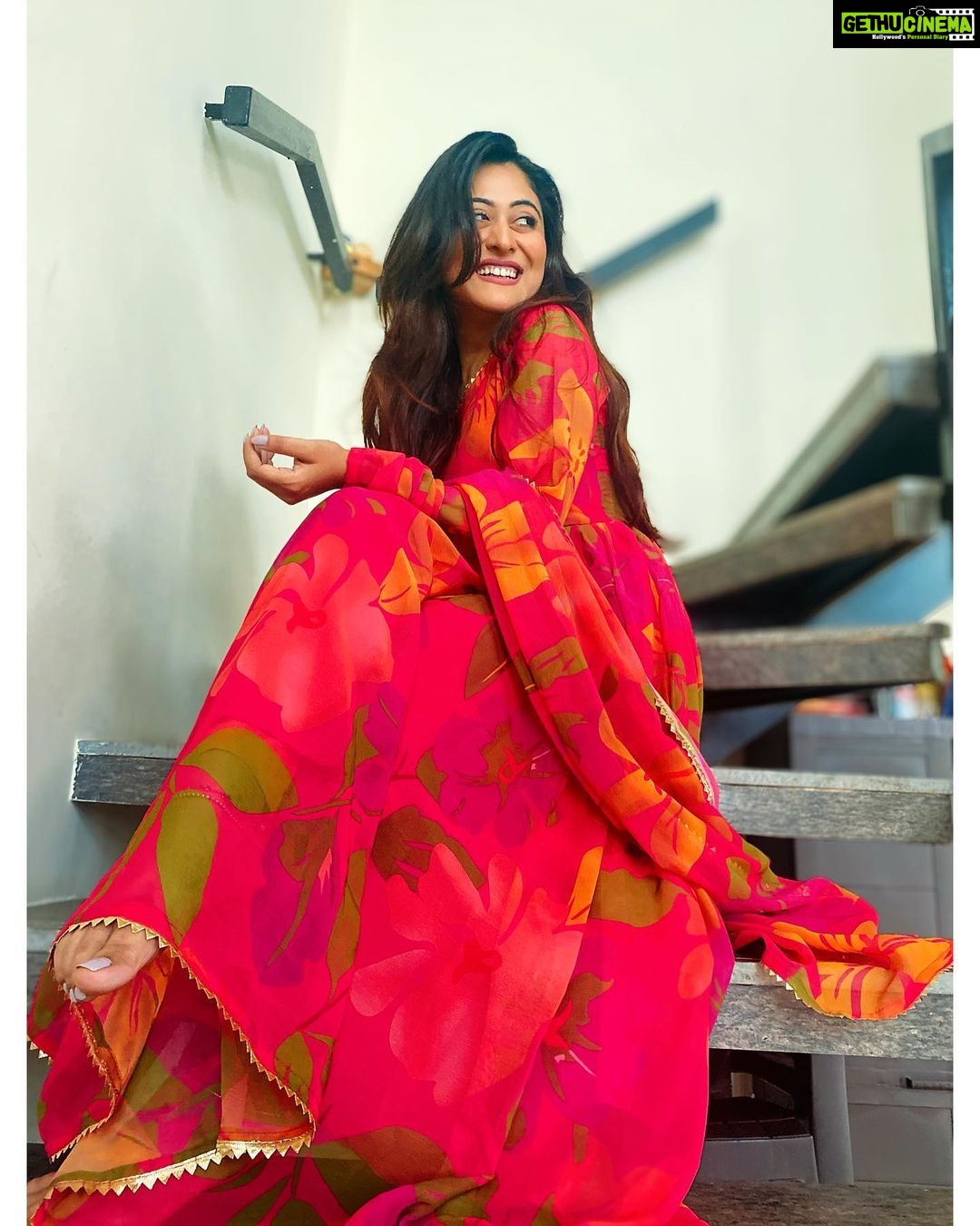 Falaq Naaz Instagram - नीचे इश्क़ है ऊपर रब है इन दोनो के बीच में सब हैं। 💖💖💖💖💖💖 . . . Wearing-: @byutify.in Managed by-: @sugandhevents . . . #blogger #influencer #actress #collaboration #trending #explore #indian #explorepage #falaqnaaz #dailypost #picoftheday #lookoftheday #dress #clothing #brand