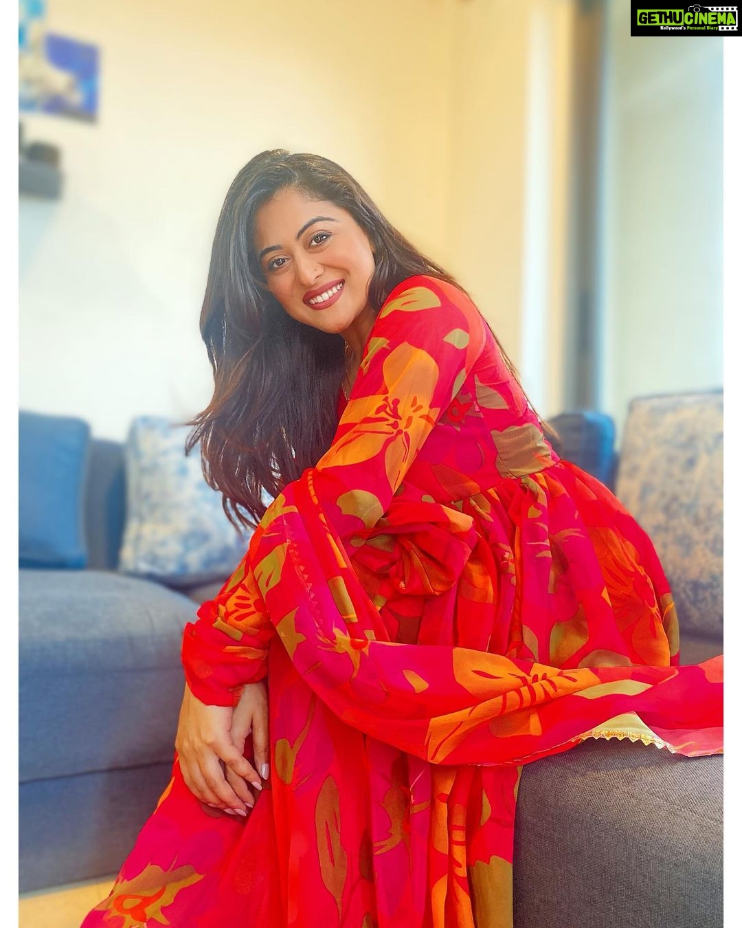 Falaq Naaz Instagram - नीचे इश्क़ है ऊपर रब है इन दोनो के बीच में सब हैं। 💖💖💖💖💖💖 . . . Wearing-: @byutify.in Managed by-: @sugandhevents . . . #blogger #influencer #actress #collaboration #trending #explore #indian #explorepage #falaqnaaz #dailypost #picoftheday #lookoftheday #dress #clothing #brand