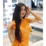 Falaq Naaz Instagram - orange o’clock 🧡 🕰 . . . Pc-: @_theartsycamera_ . . . #post #orange #outfitoftheday #dresses