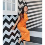 Falaq Naaz Instagram - orange o’clock 🧡 🕰 . . . Pc-: @_theartsycamera_ . . . #post #orange #outfitoftheday #dresses