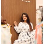 Falaq Naaz Instagram - Visited @nexus_seawoods mall for the very first time to experience some fun and shopping and totally got awestruck with this huge mall having almost every brand available which I was looking for. Picked some classy "Flair and Flow" Kurta Set from @marigoldlaneindia loving the contemporary yet chic style looks. Also, i need some extra pamper so can't miss shopping from my favourite @thebodyshopindia for my radiant skin and shiny hair products. It’s one of the kind experience with @Nexusmalls, Seawoods Stay tuned to know my overall experience coming soon in reel. #AbHarDinKuchNaya @nexus_seawoods @nexusmalls #AbHarDinKuchNaya #NewForYou #stylehashtags #shopping #funfoodentertainment #nexusmall Nexus Seawoods