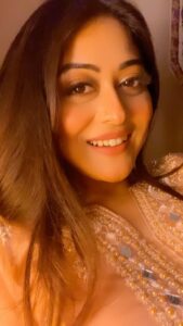 Falaq Naaz Instagram - 🤦🏼‍♀️🤦🏼‍♀️🤦🏼‍♀️ . . . #reelitfeelit #trendingreels #foryou #explorepage #viral #reels #instagood #comedy #originalaudio #falaqnaaz