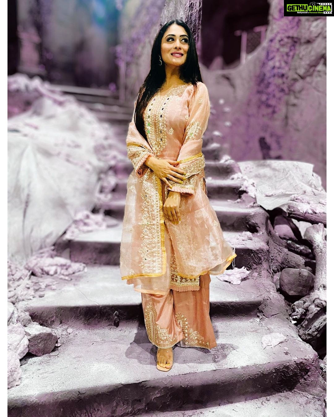 Falaq Naaz Instagram - All about last night✨ #alibabadastaanekabul #launch . . . . . . Wearing-: @asmicollections . . . #organza #suit #instapost #instacollab #outfits #picoftheday #fashion #actress #styling #blogger #influencer #actress #collaboration #trending #explore #indian #explorepage #falaqnaaz #dailypost #picoftheday #lookoftheday #dress #clothing #brand #vocalforlocal #pakistani #pakistanilawnsuit