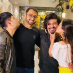 Falaq Naaz Instagram - It’s all about last night🎉🎂🥳 sheezan ka birthday 🥳 #photodump Location-: @kareemslokhandwla @khalidoon1