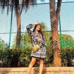 Falaq Naaz Instagram - ✨💛🎵 . . . 👜-: @thebagstorybyankita . . . #picoftheday #falaqnaaz #newday #collaboration #handbag #slingbag #marcjacobs #goldenbag #trending #explorepage✨