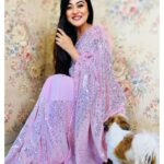 Falaq Naaz Instagram - Six yards beauty💖 #happyganeshchaturthi may this festival brings immense peace health wealth and love in your lives 💖✨ . . . Wearing-: @tasarika_couture . . . #festivewear #saree #ethnicwear #falaqnaaz #fashion #styling #picoftheday #outfits #outfitoftheday #collaboration #sareelove