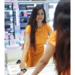 Falaq Naaz Instagram - orange o’clock 🧡 🕰 . . . Pc-: @_theartsycamera_ . . . #post #orange #outfitoftheday #dresses