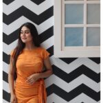 Falaq Naaz Instagram - orange o’clock 🧡 🕰 . . . Pc-: @_theartsycamera_ . . . #post #orange #outfitoftheday #dresses