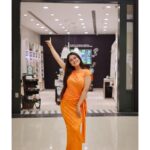 Falaq Naaz Instagram - Visited @nexus_seawoods mall for the very first time to experience some fun and shopping and totally got awestruck with this huge mall having almost every brand available which I was looking for. Picked some classy "Flair and Flow" Kurta Set from @marigoldlaneindia loving the contemporary yet chic style looks. Also, i need some extra pamper so can't miss shopping from my favourite @thebodyshopindia for my radiant skin and shiny hair products. It’s one of the kind experience with @Nexusmalls, Seawoods Stay tuned to know my overall experience coming soon in reel. #AbHarDinKuchNaya @nexus_seawoods @nexusmalls #AbHarDinKuchNaya #NewForYou #stylehashtags #shopping #funfoodentertainment #nexusmall Nexus Seawoods