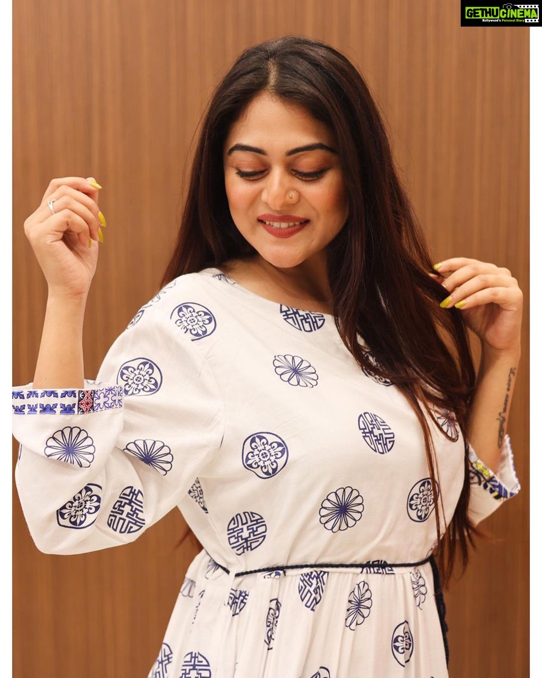 Falaq Naaz Instagram - Visited @nexus_seawoods mall for the very first time to experience some fun and shopping and totally got awestruck with this huge mall having almost every brand available which I was looking for. Picked some classy "Flair and Flow" Kurta Set from @marigoldlaneindia loving the contemporary yet chic style looks. Also, i need some extra pamper so can't miss shopping from my favourite @thebodyshopindia for my radiant skin and shiny hair products. It’s one of the kind experience with @Nexusmalls, Seawoods Stay tuned to know my overall experience coming soon in reel. #AbHarDinKuchNaya @nexus_seawoods @nexusmalls #AbHarDinKuchNaya #NewForYou #stylehashtags #shopping #funfoodentertainment #nexusmall Nexus Seawoods