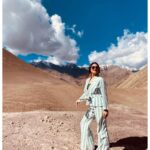 Falaq Naaz Instagram – Top of the world ❤️🪬🦋
.
.
.
Outfit & accessories -: @deebaco_official x @silverbell.networks 
.
.
.
#ladakh #falaqnaaz #trip #kargil #actor Kargil War Memorial, Kargil.