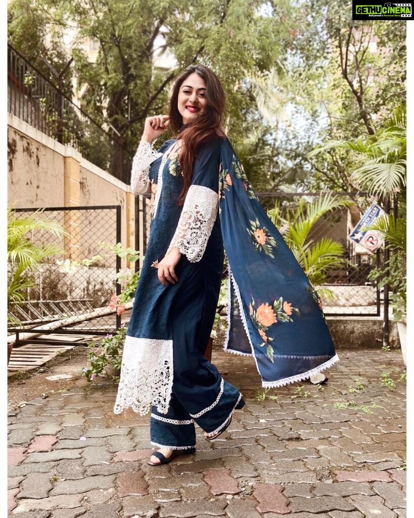 Falaq Naaz Instagram - 💙✨💛✨🤎✨🧡 . . . Outfit-: @bibhaboutique . . . #instapost #instacollab #outfits #picoftheday #fashion #actress #styling #blogger #influencer #actress #collaboration #trending #explore #indian #explorepage #falaqnaaz #dailypost #picoftheday #lookoftheday #dress #clothing #brand #vocalforlocal #pakistani #cottonlawn #pakistanilawnsuit