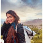 Falaq Naaz Instagram - kashtiyan sab ki kinare pe pahunch jaatī haiñ nāḳhuda jin kā nahīñ un kā khuda hotā hai ❤️ Ladakh, India