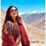 Falaq Naaz Instagram - Happiness is mountains ✨ . . . #ladakh 💙 Khardung La, Leh