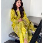 Falaq Naaz Instagram – Salam✨
.
.
.
Outfit-: @muskan_collection05 
.
.
.
#falaqnaaz #ootd #pakistanisuits #eidspecial #photoshoot #photography #picoftheday #fashion