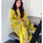 Falaq Naaz Instagram - Salam✨ . . . Outfit-: @muskan_collection05 . . . #falaqnaaz #ootd #pakistanisuits #eidspecial #photoshoot #photography #picoftheday #fashion
