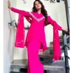 Falaq Naaz Instagram - 🌹💫❤️💕 . . . Outfit-: @pehnavathefashionstudio Mojri -: @foreverycindrella . . . #post #picoftheday #outfits #footwear #mojri #falaqnaazz #styling #collaboration #eidcollection #festivewear