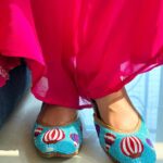 Falaq Naaz Instagram - 🌹💫❤️💕 . . . Outfit-: @pehnavathefashionstudio Mojri -: @foreverycindrella . . . #post #picoftheday #outfits #footwear #mojri #falaqnaazz #styling #collaboration #eidcollection #festivewear