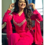 Falaq Naaz Instagram - 🌹❤️💕💫 . . . Outfit-: @pehnavathefashionstudio . . . #instapost #pic #picoftheday #ootd #collaboration #eidspecial #eidoutfit #rosepink #falaqnaaz
