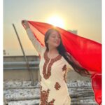 Falaq Naaz Instagram - Hawa me bikhri hai uski khushbu ✨🧚‍♀️ . . . Suit-: @nisatrends Pc-: meri shaffu @shafaqnaaz777 . . . #instapost #instacollab #outfits #picoftheday #fashion #actress #styling #blogger #influencer #actress #collaboration #trending #explore #indian #explorepage #falaqnaaz #dailypost #picoftheday #lookoftheday #dress #clothing #brand #vocalforlocal