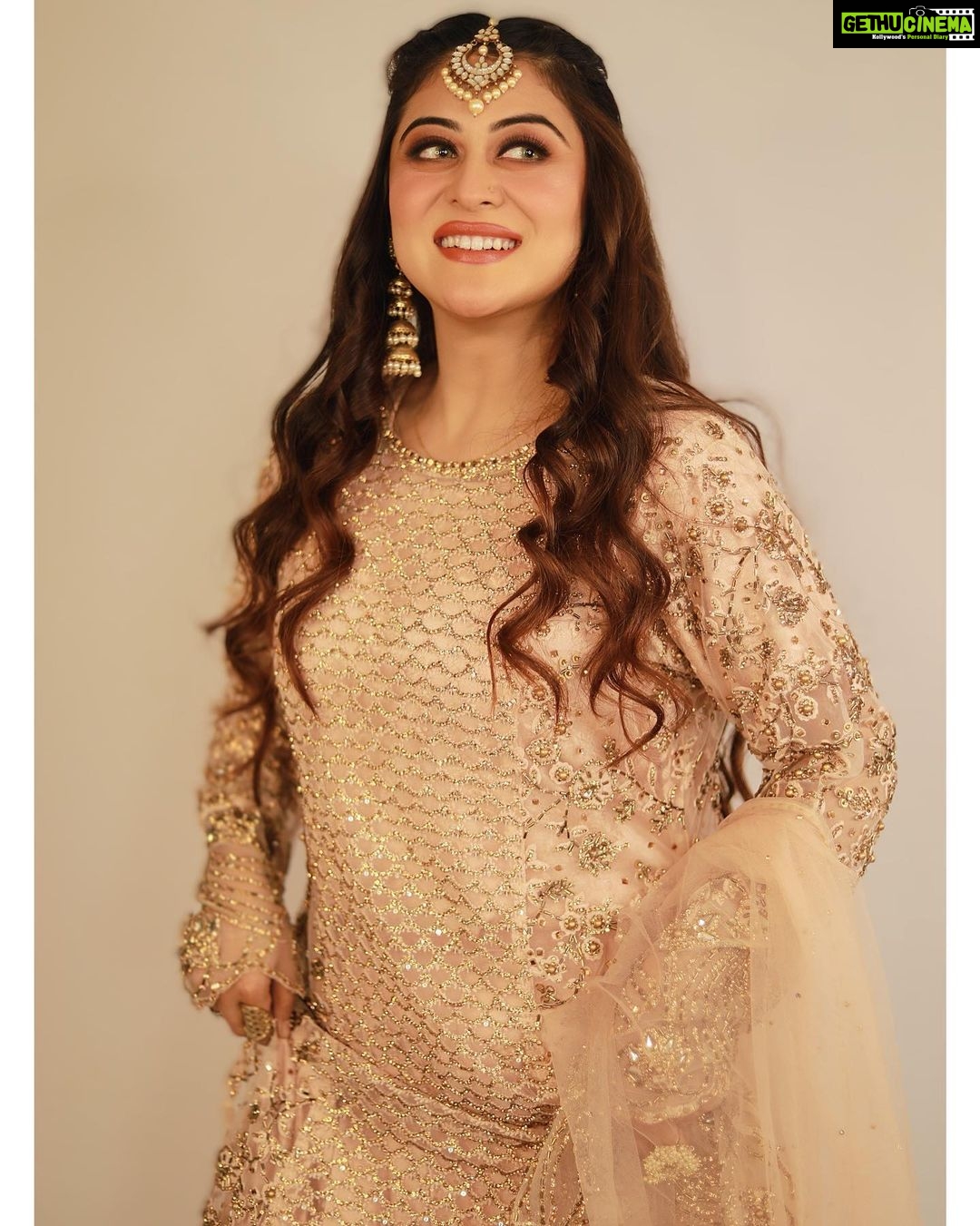 Falaq Naaz Instagram - 💫 . . . Outfit-: @asbaabofficial Mua-: @zk_bridal_studio_and_academy Pc-: @sn_photografy_06 . . . #instapost #instacollab #outfits #picoftheday #fashion #actress #styling #blogger #influencer #actress #collaboration #trending #explore #indian #explorepage #falaqnaaz #dailypost #picoftheday #lookoftheday #bridalmakeup #dress #clothing #brand #vocalforlocal