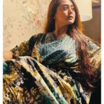 Falaq Naaz Instagram - Light amidst chaos 💫 . . . Kaftan-: @es_fabric_collection . . . #instapost #instacollab #outfits #picoftheday #fashion #actress #styling #blogger #influencer #actress #collaboration #trending #explore #indian #explorepage #falaqnaaz #dailypost #picoftheday #lookoftheday #kaftan #dress #clothing #brand