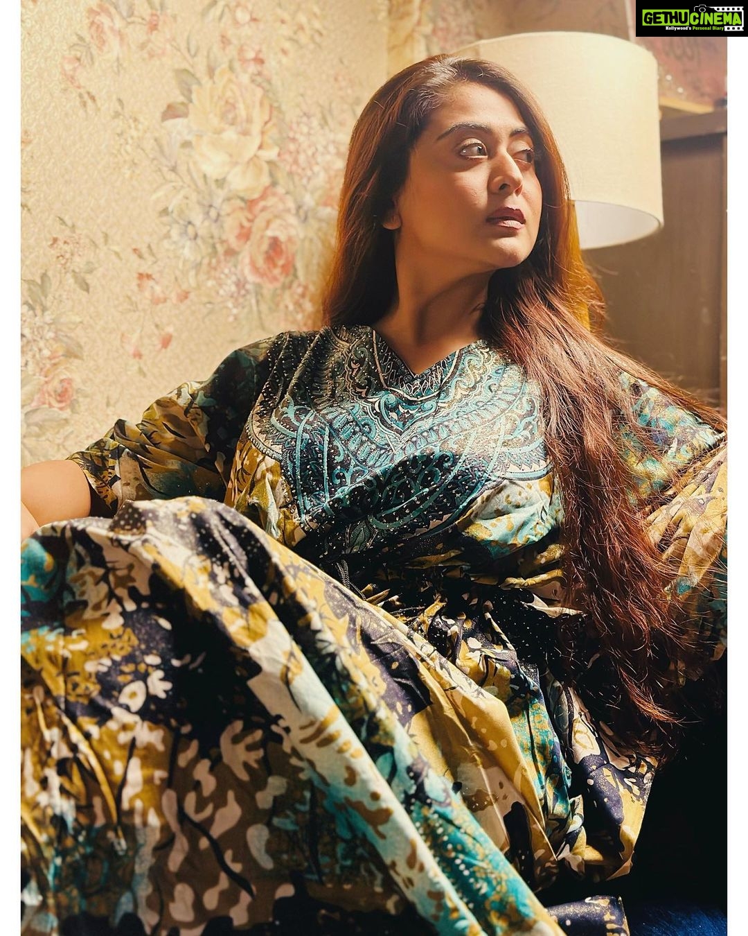 Falaq Naaz Instagram - Light amidst chaos 💫 . . . Kaftan-: @es_fabric_collection . . . #instapost #instacollab #outfits #picoftheday #fashion #actress #styling #blogger #influencer #actress #collaboration #trending #explore #indian #explorepage #falaqnaaz #dailypost #picoftheday #lookoftheday #kaftan #dress #clothing #brand