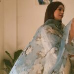 Fenil Umrigar Instagram - 🦋 @rimadidthat X @swadeshi_shringaar Footwear: @irasoles