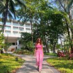 Fenil Umrigar Instagram – Happy in my heart🌸

Wearing : @houseofjamoti 
Footwear: @anse.sandals Avani+ Khao Lak Resort