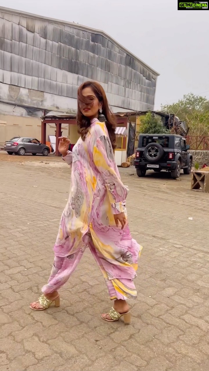 Fenil Umrigar Instagram - This beautiful outfit from @thesaffronsaga 🌻
