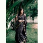 Gayathri Arun Instagram - Flaunt every shade of yourself🖤✨ 📸 @meow_films_ Saree & Jewellery @byhand.in