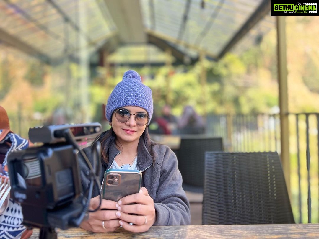 Gayathri Arun Instagram - 😎💜 📸 @arunrmenon7 #winteroutfit #traveldays #onroadtrip #vlogger #travelvlog #goprohero9 #lifestorieswithgayathriarun #gayathriarun Mcleod Gunj, Dharmshala
