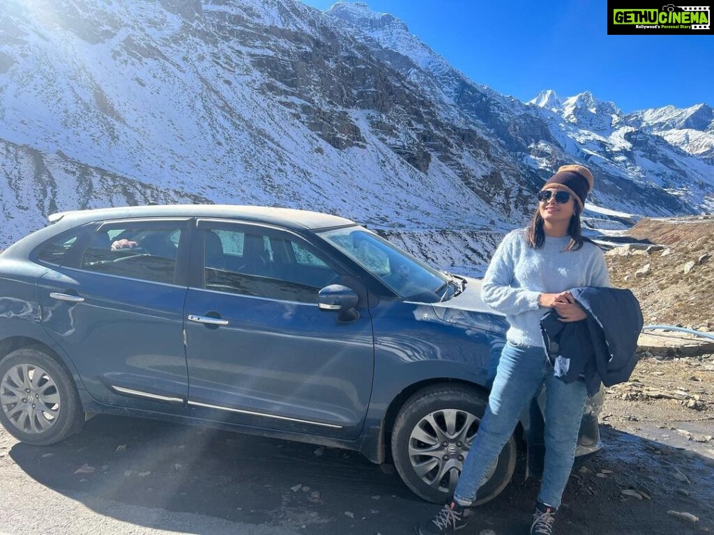 Gayathri Arun Instagram - ❄️❄️ 11th day of our road trip.. 📸 @arunrmenon7 #himachal #vlogger #travelvlog #lifestorieswithgayathriarun #gayathriarun Sisu, Himachal Pradesh