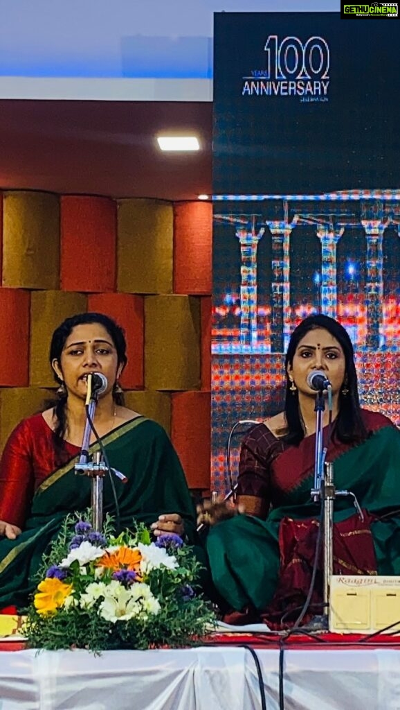 Gayathri Arun Instagram - What gives me Joy? Than this.. Singing for my Master @arunadharankrishnankutty as a tribute to his Guru...With my sister in law Anjana @anjanaviswapradeep A dream come true moment🙏 #blessed